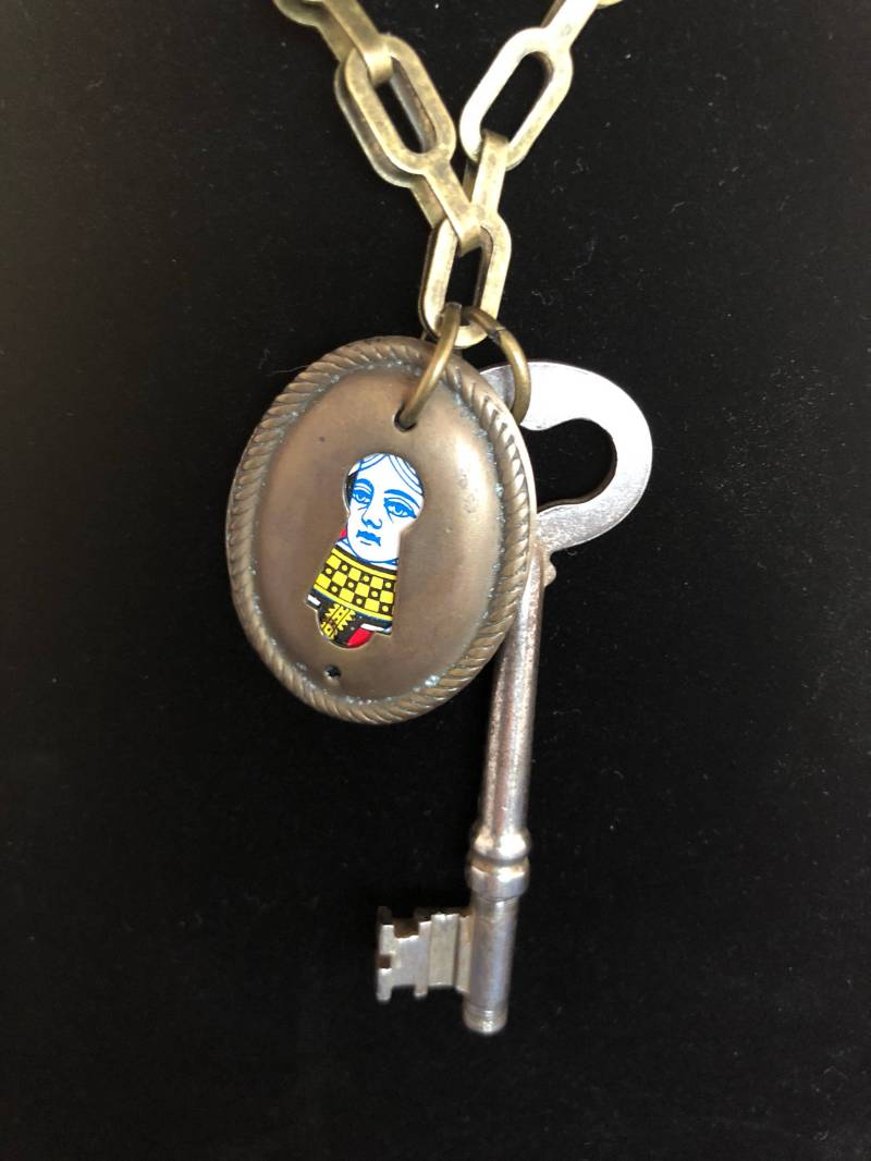 Antikes Schlüsselloch Und Schlüsselanhänger Halskette - Lang Vintage Elemente Königin Steampunk von LaughOutLoudArts