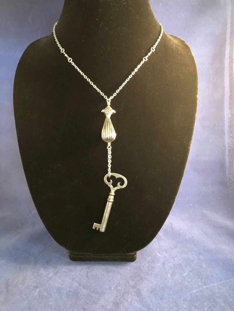 Ausgefallene Schlüsselanhänger Halskette - Schlüssel Halskette Anhänger Silber Lang Ausgefallener von LaughOutLoudArts