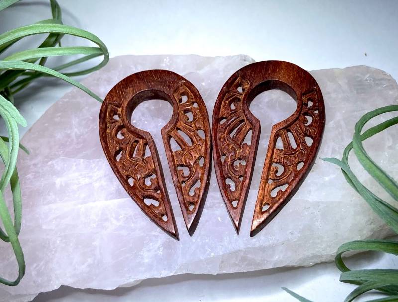 Blutholz Schlüssellöcher, Beidseitig Geschnitzt von LaughingBuddhaStudio