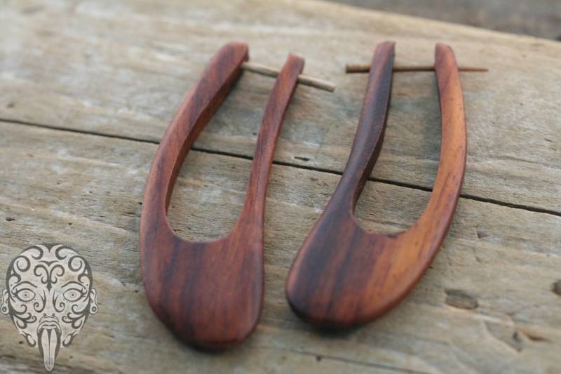 Holz Schlichtes Design Pin Schmuck von LaughingBuddhaStudio