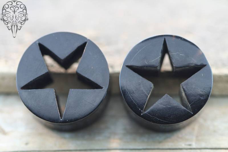 Horn Mit Stern Cut Out - Doppelrunde Plugs, Double Flared von LaughingBuddhaStudio