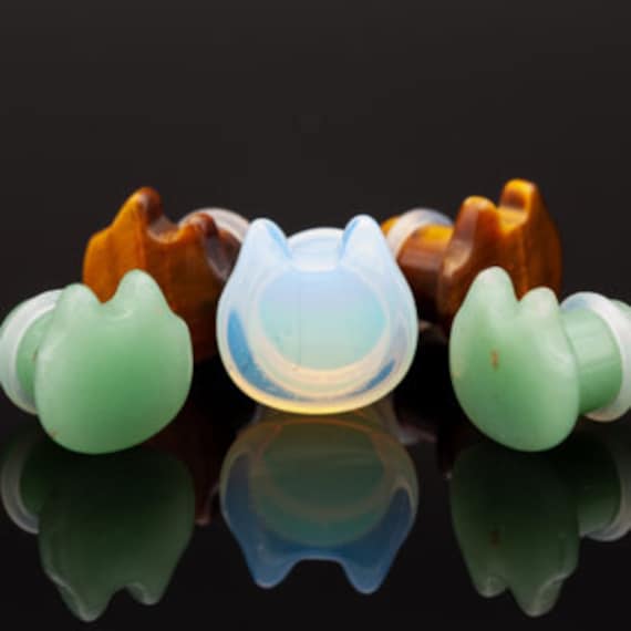 Peoples Jewelry - Single Flare Stone Kätzchen 5 Materialien. Preis Pro Paar von LaughingBuddhaStudio