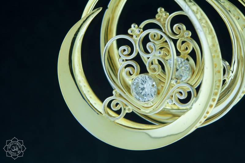 Völker Schmuck - Vergoldete Filigrane Herzen Mit Cz. 6G, 4 Mm Oder Größer Zu Tragen von LaughingBuddhaStudio