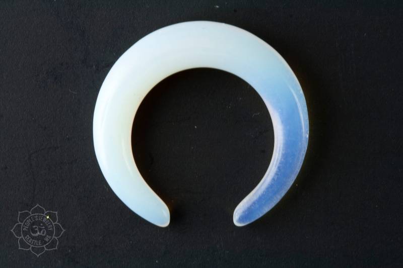 Volksschmuck - Opalit Stein Septum Pinchers/Zangen/Halbmonde von LaughingBuddhaStudio