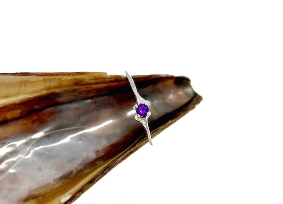 Klapperschlange Knochen Amethyst Ring/sterling Silber Knochen/Amethyst Edelstein/stapeln Ring/Februar Birthstone Ring/Schlange Knochenring von LaughingGrackle