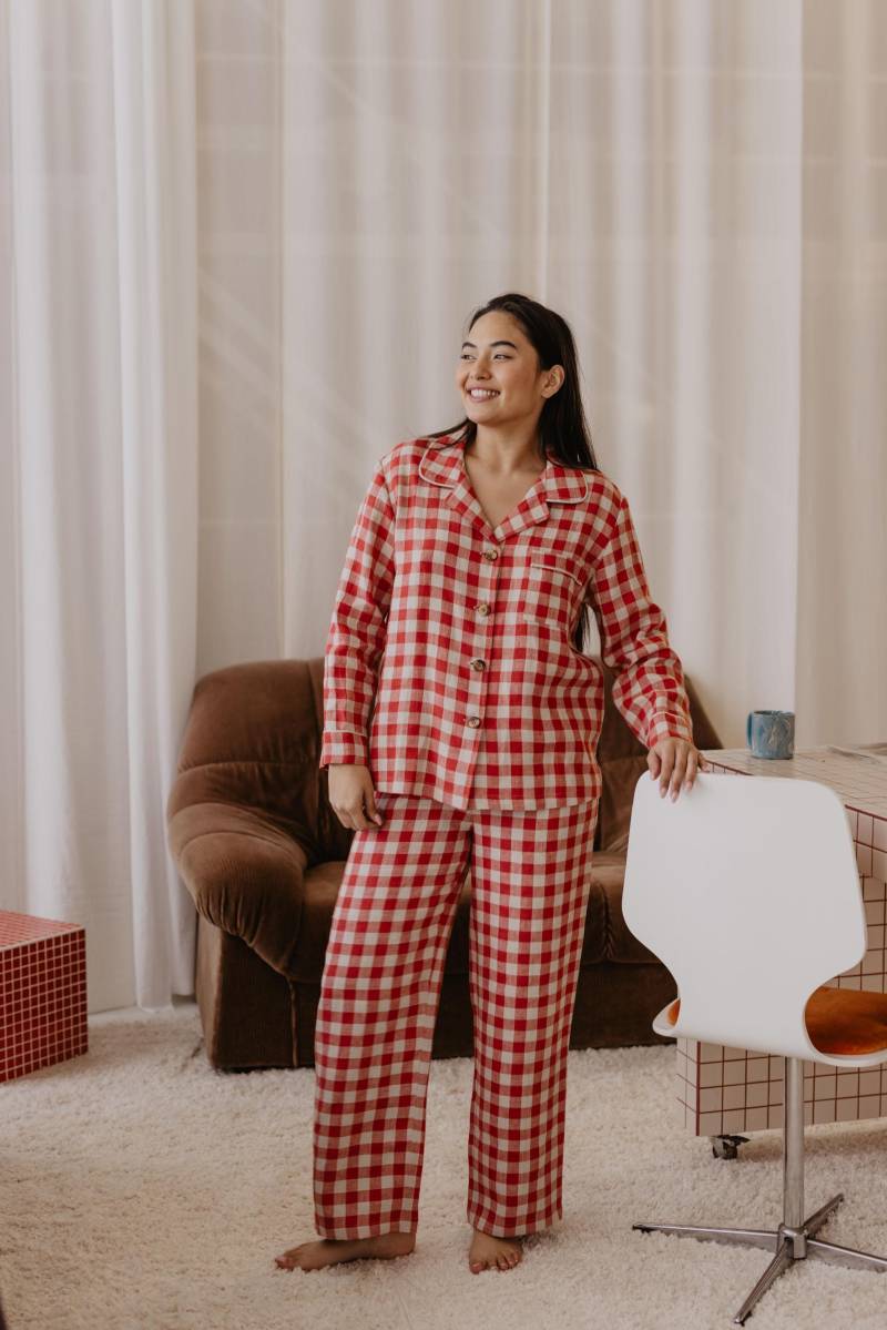 Damen Pyjama Set Pilnatis Aus Rotem Vichy-Karo. Leinen Für Damen. Leinen. Hose Und Shirt von LaumeLinen