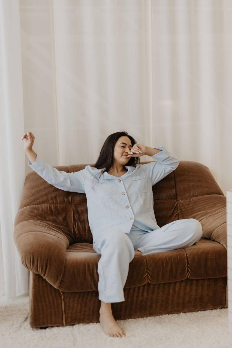 Damen-Schlafanzug Pilnatis Aus Leinen in Himmelblau. Pyjama Für Damen. Damen Leinen. Hose Und Shirt Set von LaumeLinen