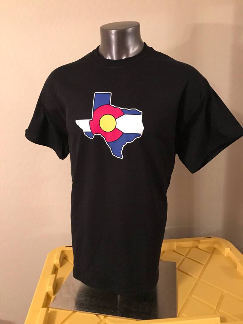 Colorado Flagge Texas Zustand-T-Shirt von LaunchApparel