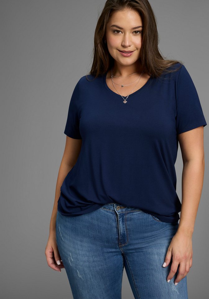 Laura Scott CURVE T-Shirt mit V-Ausschnitt aus fließender Viskose - GROSSE GRÖSSE Laura Scott CURVE T-Shirt mit V-Ausschnitt aus fließender Viskose - GROSSE GRÖSSE von Laura Scott CURVE