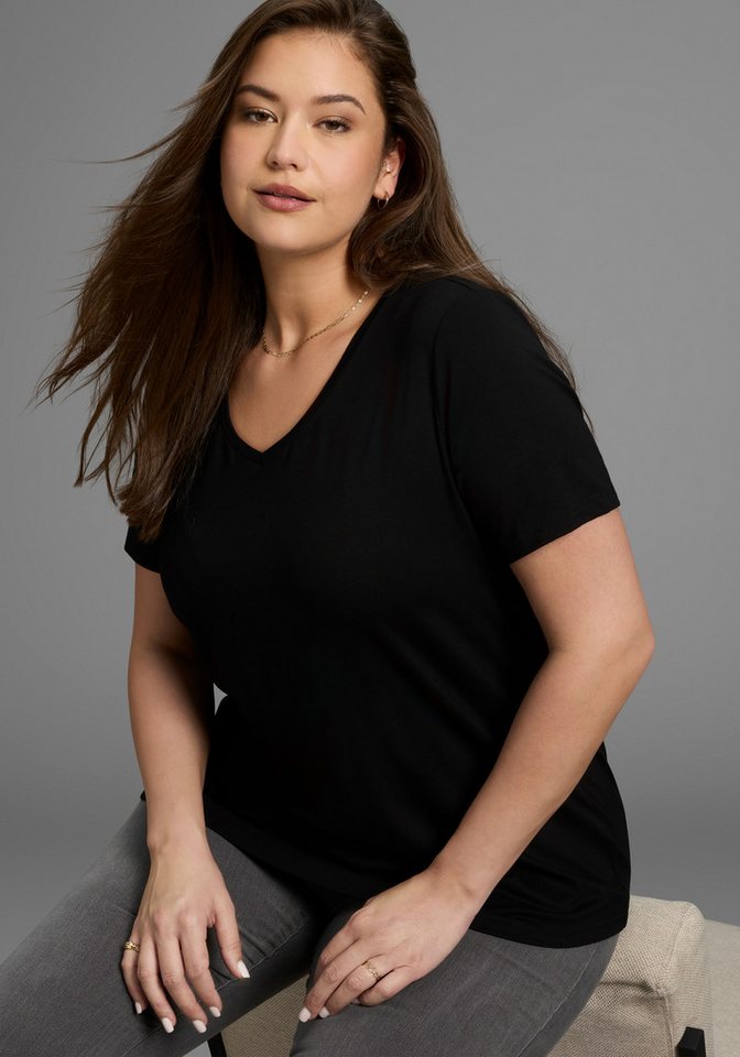 Laura Scott CURVE T-Shirt mit V-Ausschnitt aus fließender Viskose - GROSSE GRÖSSE Laura Scott CURVE T-Shirt mit V-Ausschnitt aus fließender Viskose - GROSSE GRÖSSE von Laura Scott CURVE