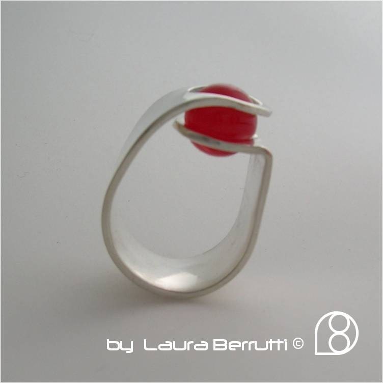 sterling Silberring Mit Roter Quarz Kugel in Spannung sterling Silberring Mit Roter Quarz Kugel in Spannung von LauraBerrutti