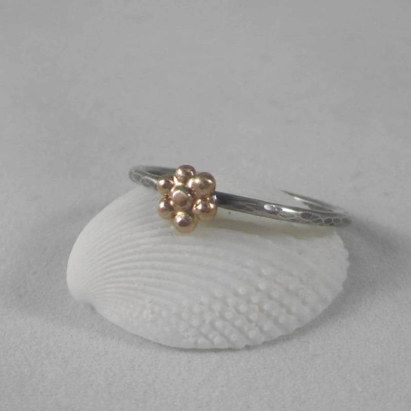 14K Gold Gänseblümchen Blumen Stapelring Sterling Silber Band Wildblumenwiese Frühling Einfach Vielseitig 14K Gold Gänseblümchen Blumen Stapelring Sterling Silber Band Wildblumenwiese Frühling Einfach Vielseitig von LauraFoxDesigns