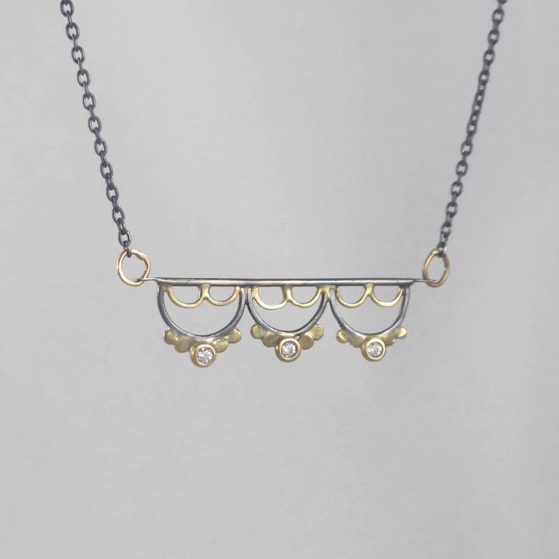 Ausgebogene Spitzenhalskette 14K Gold Und Sterling Silber Mit Hellblauem Topas Zierlich Feminin Oxidiert von LauraFoxDesigns