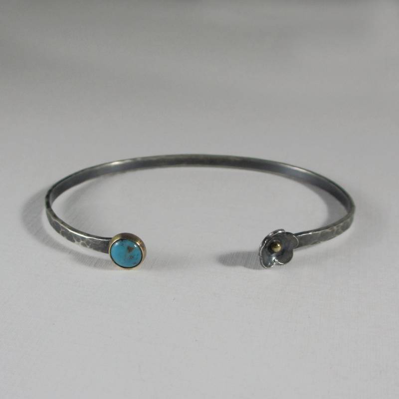 Mohn Stapeln Manschette Süße Blume Und Natürliche Türkis Sterling Silber 14 K Gold Offene Armband von LauraFoxDesigns
