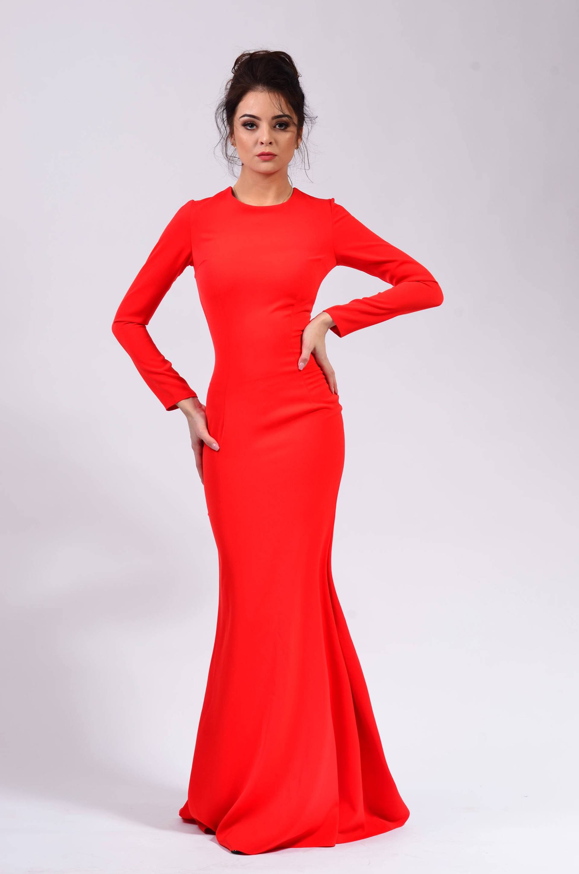 Bodycon Maxi Langarm Kleid, Fitted Jewel Neckline Long Gown | Mercedes von LauraGalic