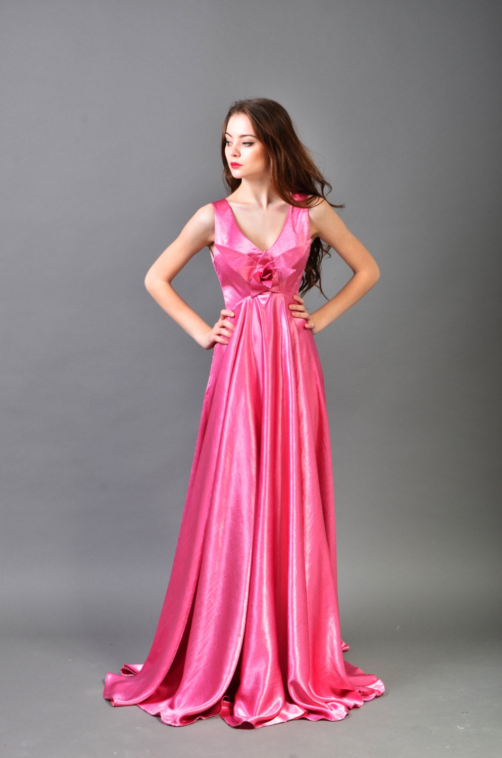 Empire Taillen Langes Kleid, Rückenloses Plissee Maxikleid | Augustina 2 Empire Taillen Langes Kleid, Rückenloses Plissee Maxikleid | Augustina 2 von LauraGalic