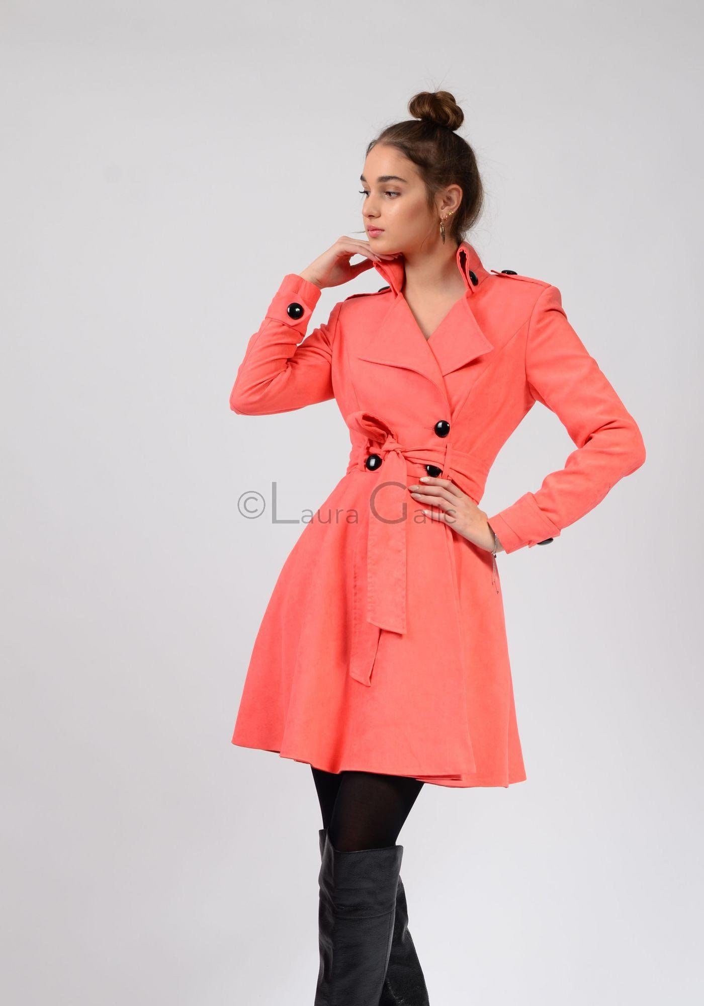 Regen Trench Coat, Herbst Regenmantel Faltenjacke Für Frauen, Warmer Übermantel | Emilia 2 von LauraGalic