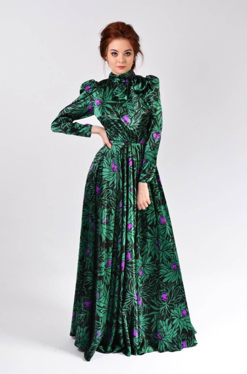 Rückenloses Langes Kleid, Lange Ärmel Plissee Maxi Kleid | Lisandra von LauraGalic