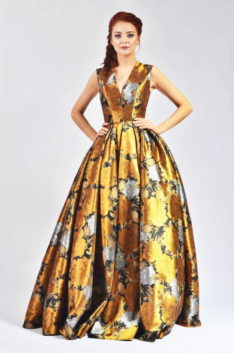 Verkauf 25% Rabatt Auf Tiefem V-Ausschnitt, Langes Faltenkleid Mit Taschen, Ärmelloses Reichliches Kleid | Angora 3 von LauraGalic