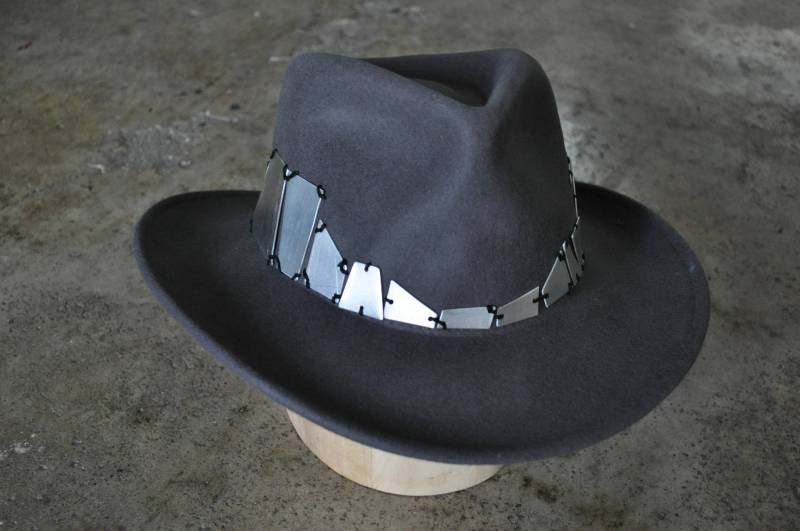 Western Cowboy Hut - Wolle Grau Aluminium Geometrisch Stickerei Hutband Einzelstück von LauraJRusch