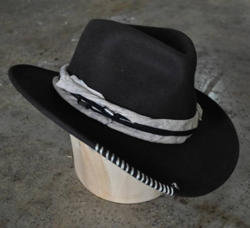 Western - Cowboyhut Wolle Braun/Grau/Schwarz Bandana Stickerei Leder von LauraJRusch