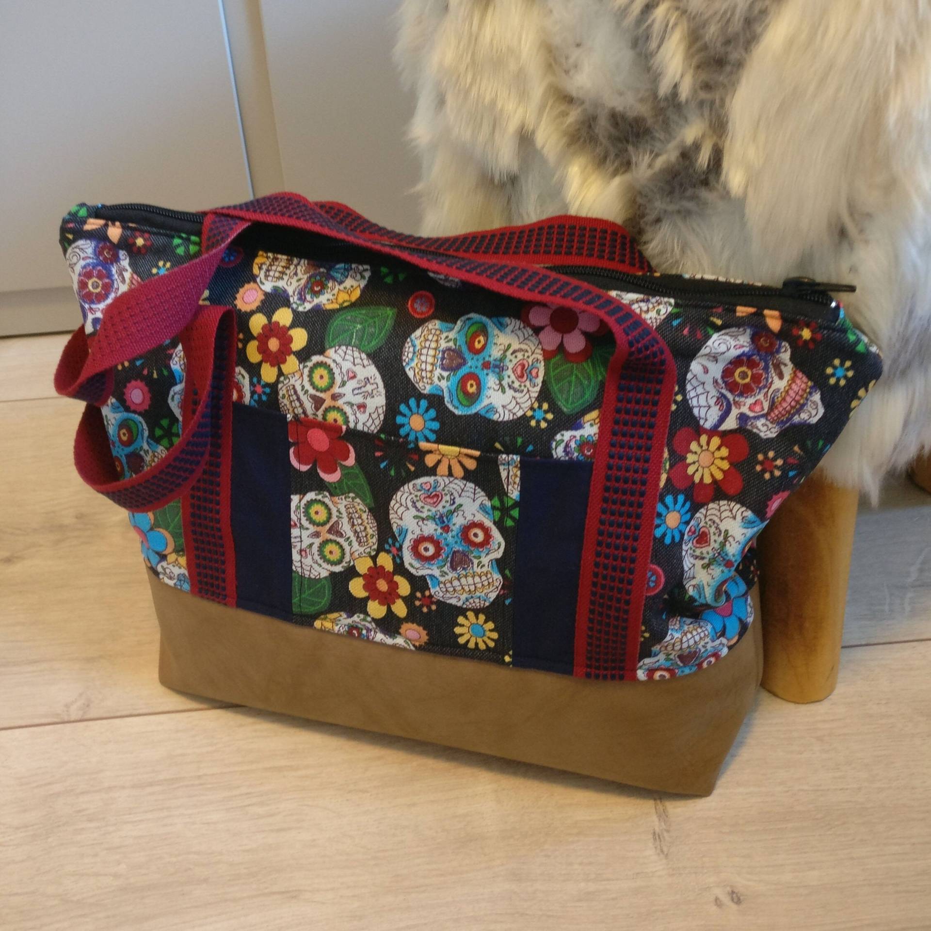 Handtasche Totenköpfe Blümchen von LauraLieDesign