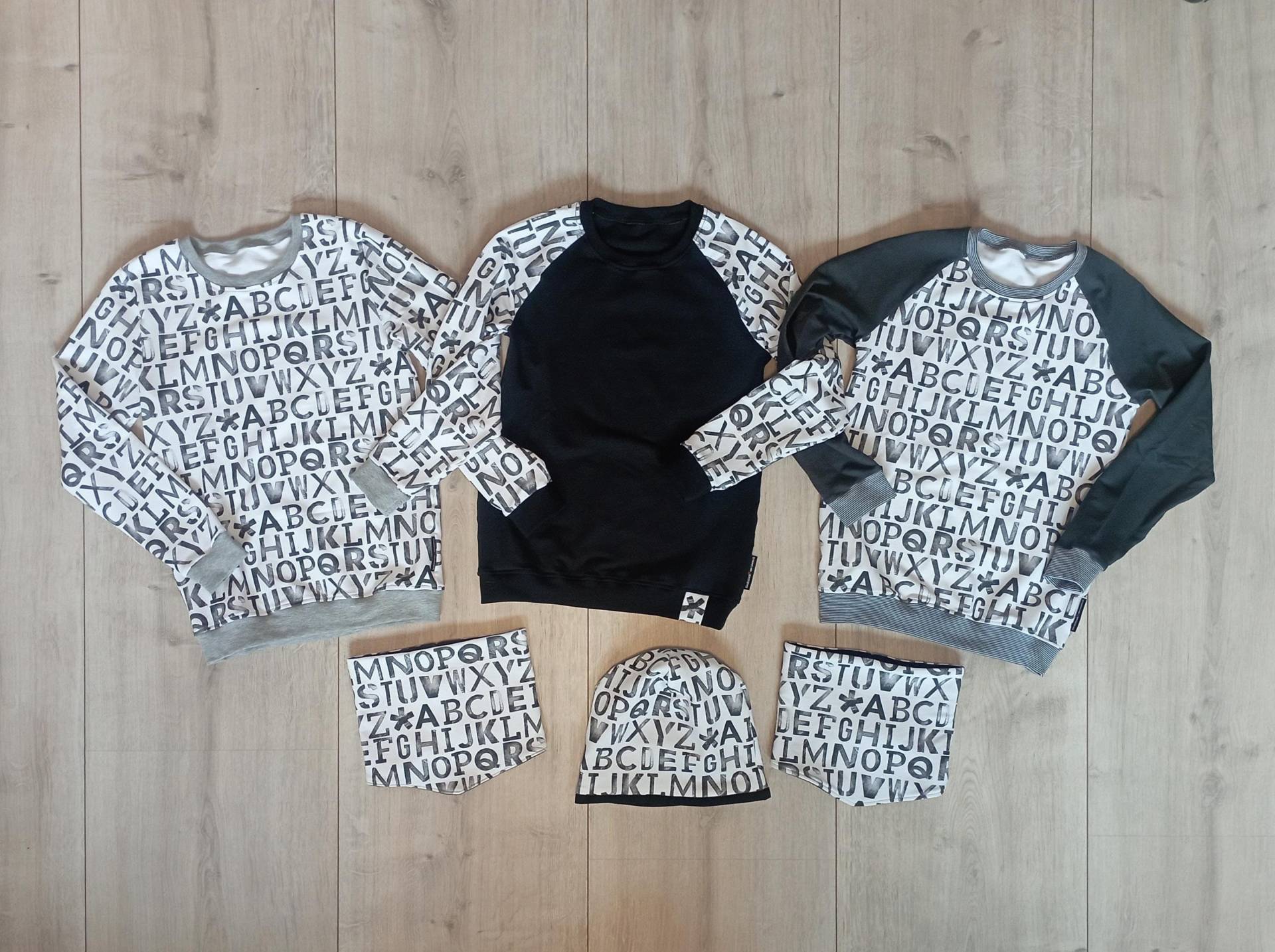 Sweatshirt Loops Mütze "Back To School" Größe 134 Sweatshirt Loops Mütze "Back To School" Größe 134 von LauraLieDesign