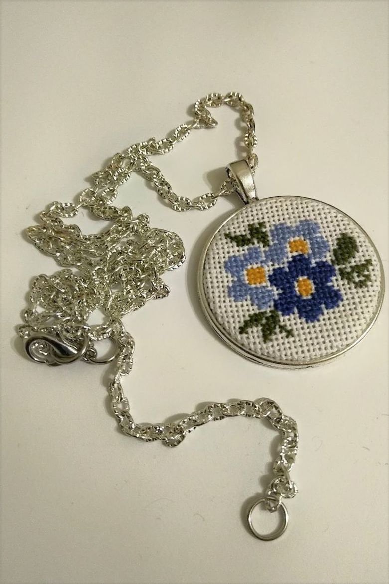 Bestickte Florale Halskette, Handgenähte Handgemachte Halskette Bestickte Florale Halskette, Handgenähte Handgemachte Halskette von LauraPersic