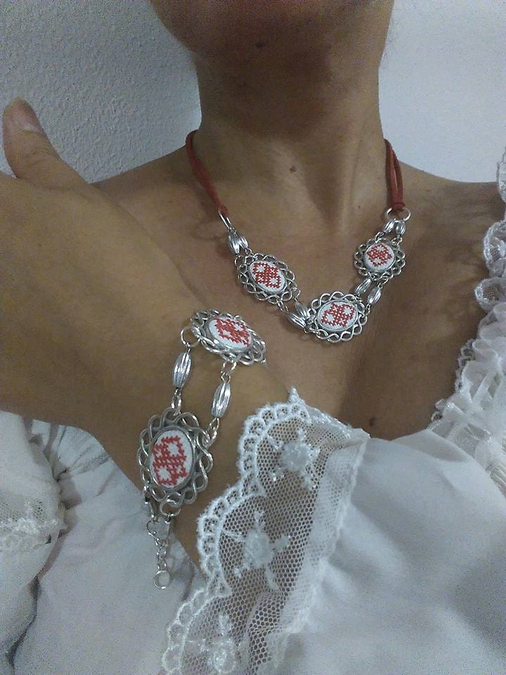 Folk Stickerei Armband Und Halskette Mikro Bestickt Schmuckset Muttertag Geschenk Für Sie Kreuzstich von LauraPersic