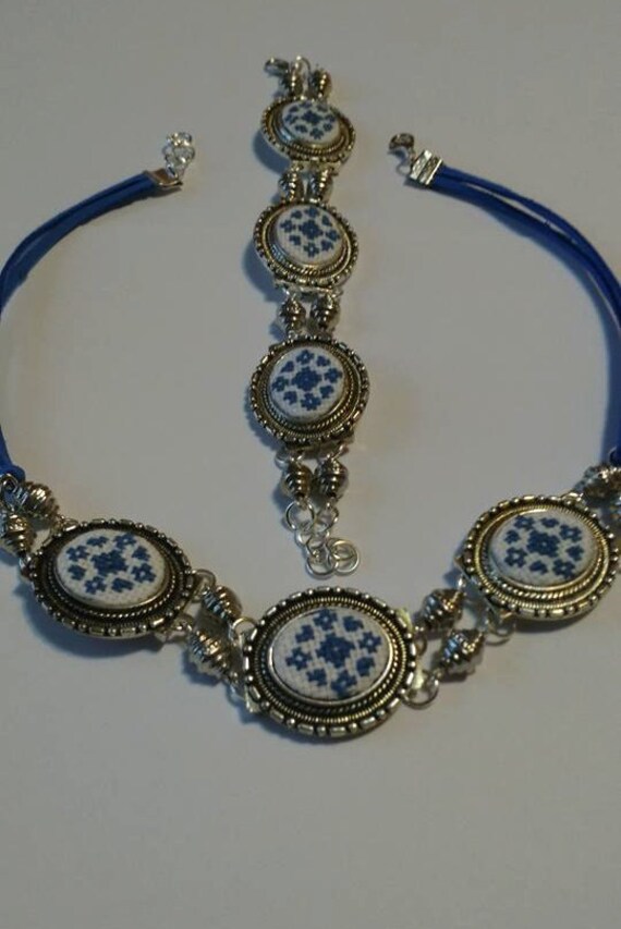 Volksmodell Von Bucovina - Halskette Und Armband, Ethno Schmuck, Handstickerei, Schmuck Geschenk Für Frauen, Kreuzstich, Genähter von LauraPersic