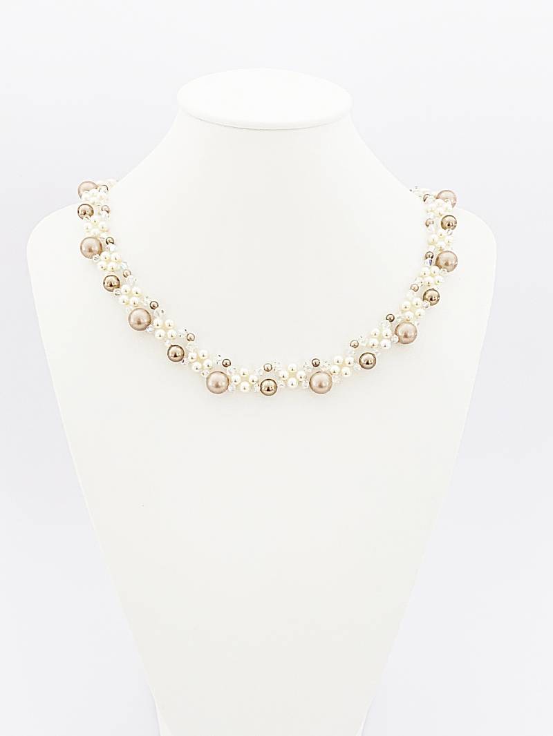 Halsband Aus Perlmuttfarbenen Kristallperlen Und Swarovski-Mandel-Doppelkegeln in Ecru-Creme-Bronze, Verschluss Verlängerungskette 925Er Silber Halsband Aus Perlmuttfarbenen Kristallperlen Und Swarovski-Mandel-Doppelkegeln in Ecru-Creme-Bronze, Verschluss Verlängerungskette 925Er Silber von LauraScreations27