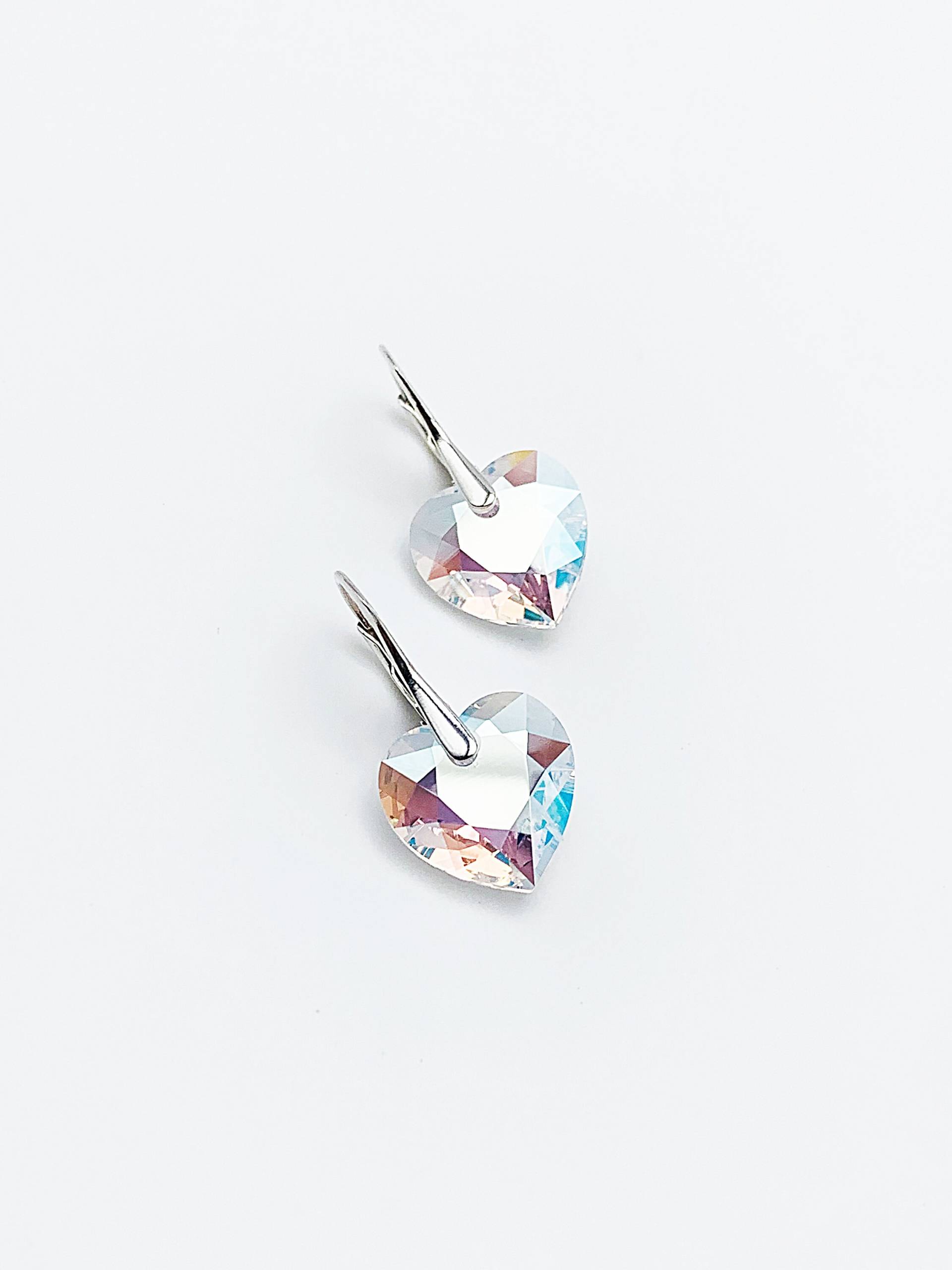 Transparente Swarovski Kristallherz Ohrringe Mit Kristallschimmer Highlights Auf 925 Silver Sleepers von LauraScreations27