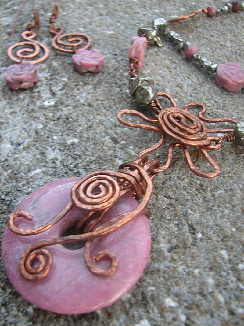 Rhodonit, Pyrit Und Kupfer Halsketten Set Rhodonit, Pyrit Und Kupfer Halsketten Set von LauraStaley