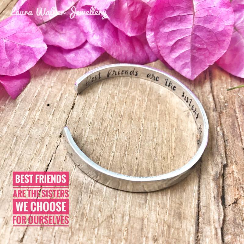 Beste Freunde Manschettenarmband, Gestempelte Freundin Manschette, Geschenkidee Freundin, Schwestern, Die Wir Wählen Beste Freunde Manschettenarmband, Gestempelte Freundin Manschette, Geschenkidee Freundin, Schwestern, Die Wir Wählen von LauraWalkerJewellery