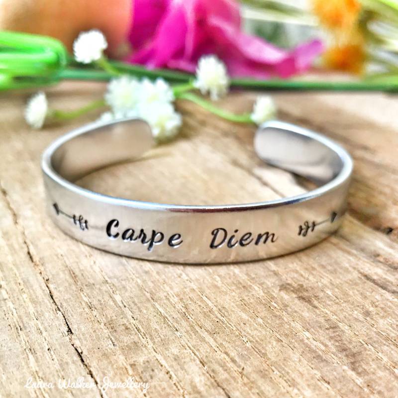 Carpe Diem Armreif, Armband, Schmuck Carpe Diem Armreif, Armband, Schmuck von LauraWalkerJewellery