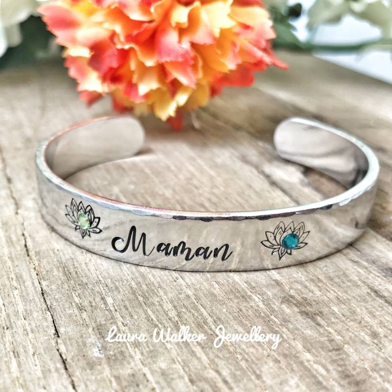 Geschenk Für Mama, Schmuck Armreif Mit Gravur, Gravur Armband Muttertag Geschenk Für Mama, Schmuck Armreif Mit Gravur, Gravur Armband Muttertag von LauraWalkerJewellery