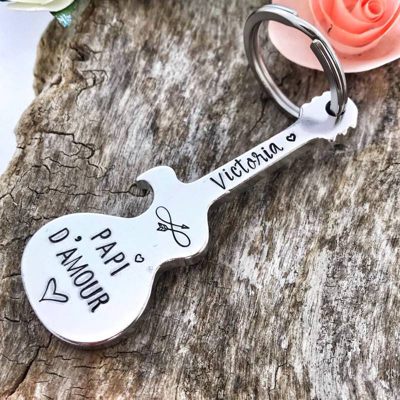 Geschenkidee Für Opa, Personalisierter Flaschenöffner Geschenk Opa Mit Gitarre Geschenkidee Für Opa, Personalisierter Flaschenöffner Geschenk Opa Mit Gitarre von LauraWalkerJewellery