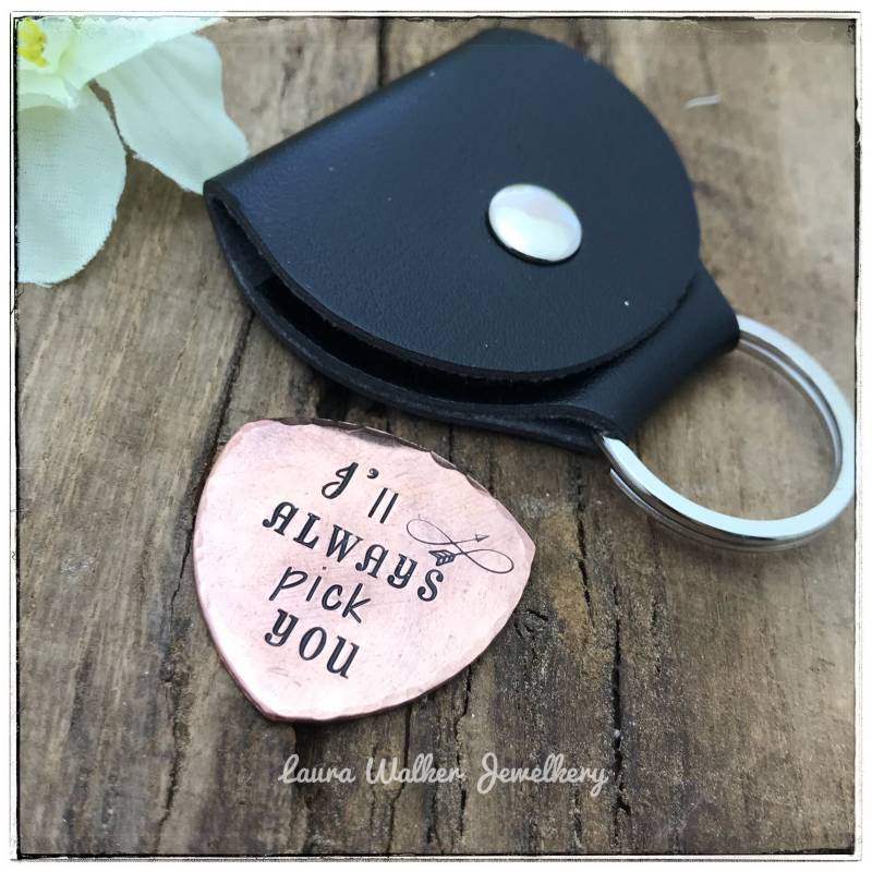 Gitarren-Pick, Gravierter Kupfer-Pick, Hochzeitsgeschenk-Pick, Kupfer-Hochzeitstag von LauraWalkerJewellery