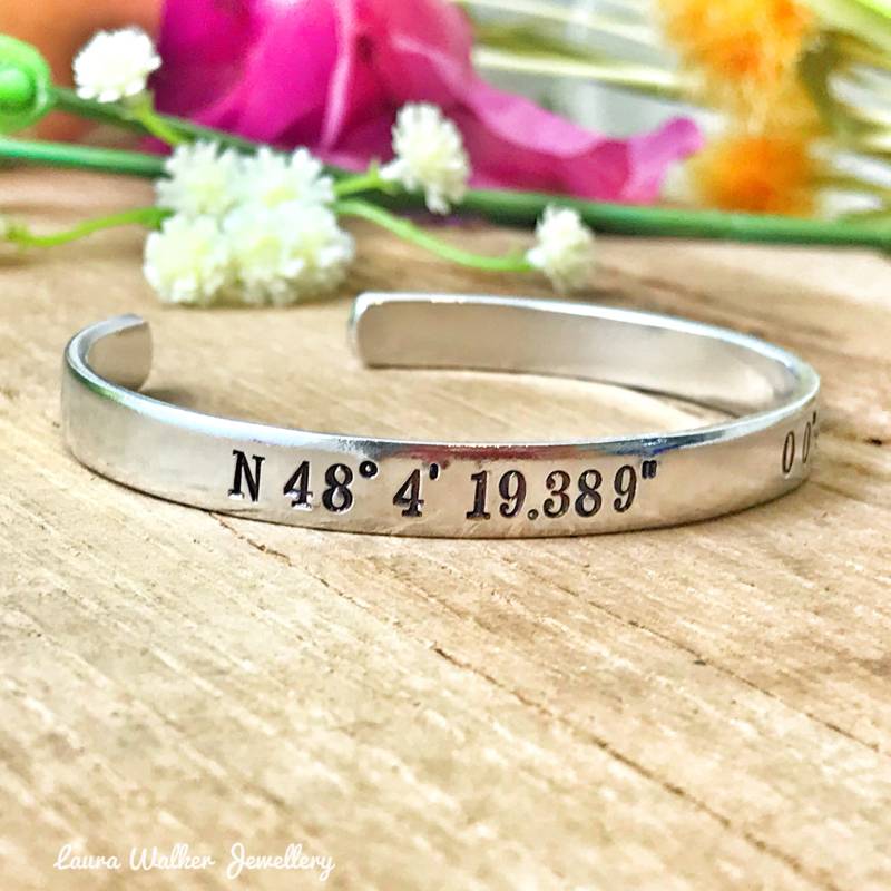 Jone Gps Damen, Gps-Armreif, Koordinaten-Schmuck, Gravierter Koordinaten-Armreif, Personalisierter Armreif Jone Gps Damen, Gps-Armreif, Koordinaten-Schmuck, Gravierter Koordinaten-Armreif, Personalisierter Armreif von LauraWalkerJewellery