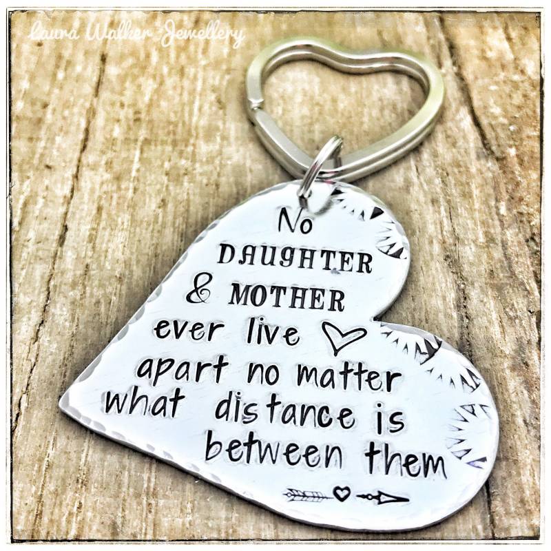 Personalisierter Mama-Schlüsselanhänger, Muttergeschenk, Handgravierter Schlüsselanhänger Personalisierter Mama-Schlüsselanhänger, Muttergeschenk, Handgravierter Schlüsselanhänger von LauraWalkerJewellery