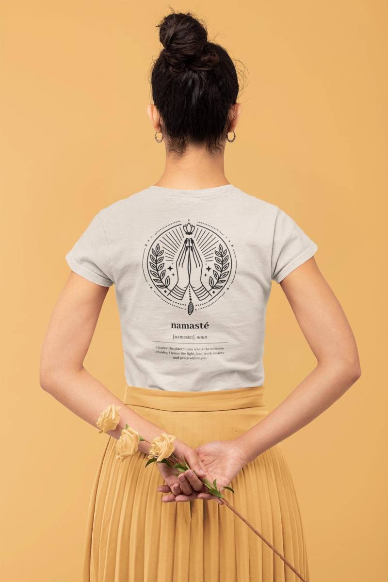 Namaste Yoga Shirt Mit Back Print - Achtsamkeit, Definition, Zitat, Spiritualität, Meditation, Mental Health, Energie, Lotus, Zen Namaste Yoga Shirt Mit Back Print - Achtsamkeit, Definition, Zitat, Spiritualität, Meditation, Mental Health, Energie, Lotus, Zen von LaurabStudioArt