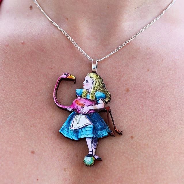 Alice Im Wunderland Flamingo Halskette Tenniel Illustration, Holzschmuck Alice Im Wunderland Flamingo Halskette Tenniel Illustration, Holzschmuck von LaurasJewellery