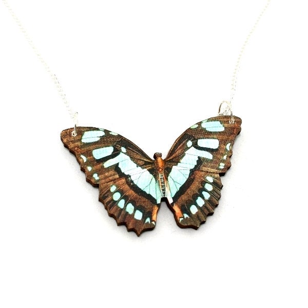 Braun Schmetterling Halskette, Holz Anhänger, Motte Insekt Schmuck, Illustration, Wald, Tier Schmuck Braun Schmetterling Halskette, Holz Anhänger, Motte Insekt Schmuck, Illustration, Wald, Tier Schmuck von LaurasJewellery