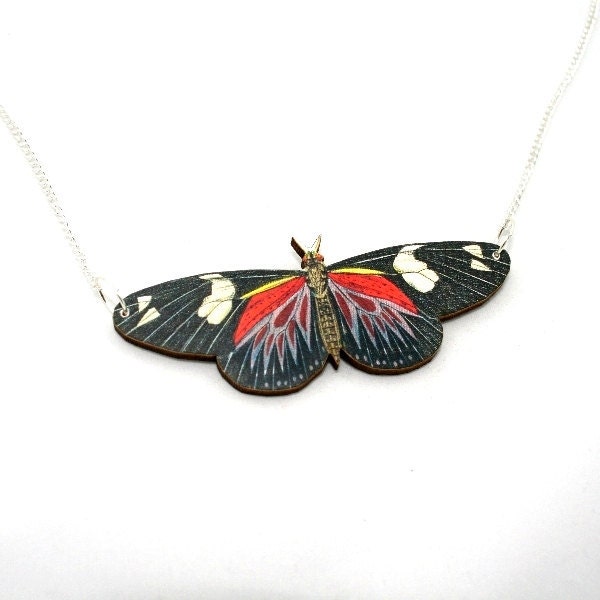 Schwarz & Rot "Doris Longwing' Schmetterling Halskette, Holz Anhänger, Illustration Schmuck, Wald, Tier Schmuck Schwarz & Rot "Doris Longwing' Schmetterling Halskette, Holz Anhänger, Illustration Schmuck, Wald, Tier Schmuck von LaurasJewellery