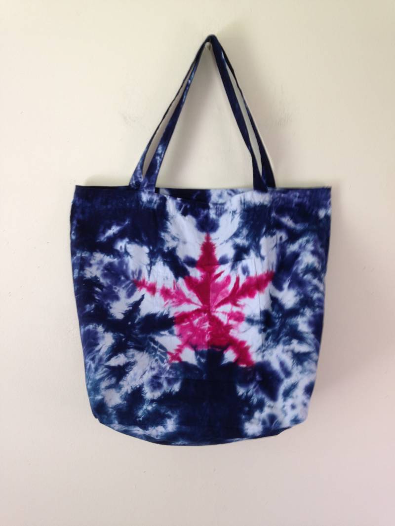 Große Krawattenfarbe Strandtasche Rot Stern Mit Weiß & Blau Extra Großer Tragetasche Tasche von LaurasMuse