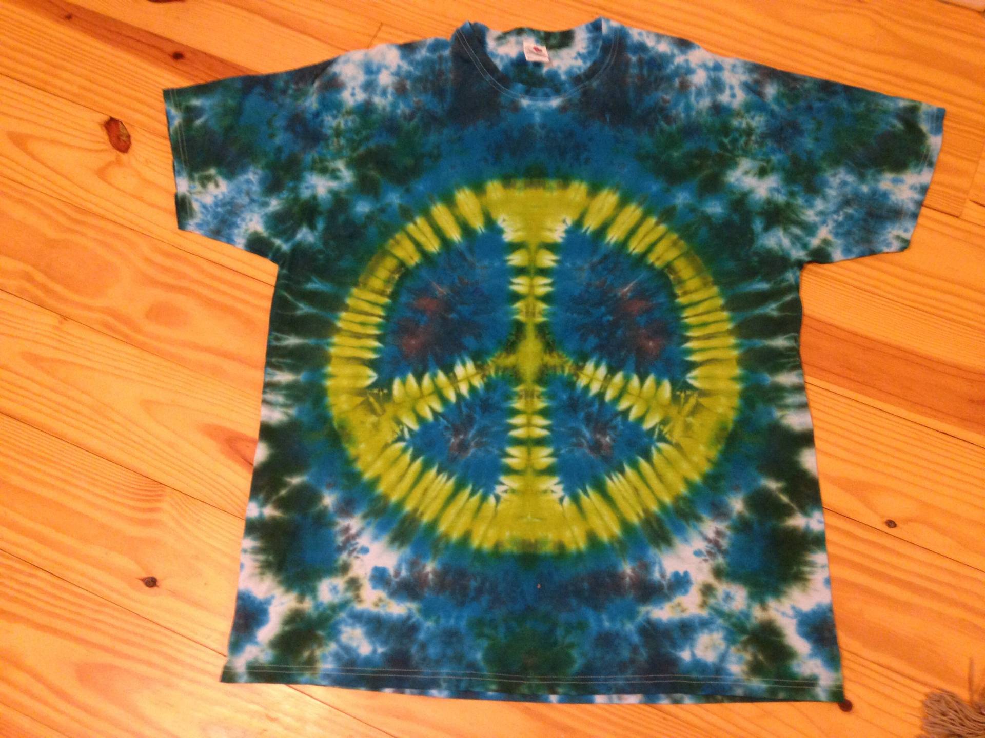 Tie Dye Peace Sign T-Shirt Handgefärbt in Blau & Grün 2 Seiten Mit Diamant-Design Auf Der Rückseite 2xl von LaurasMuse