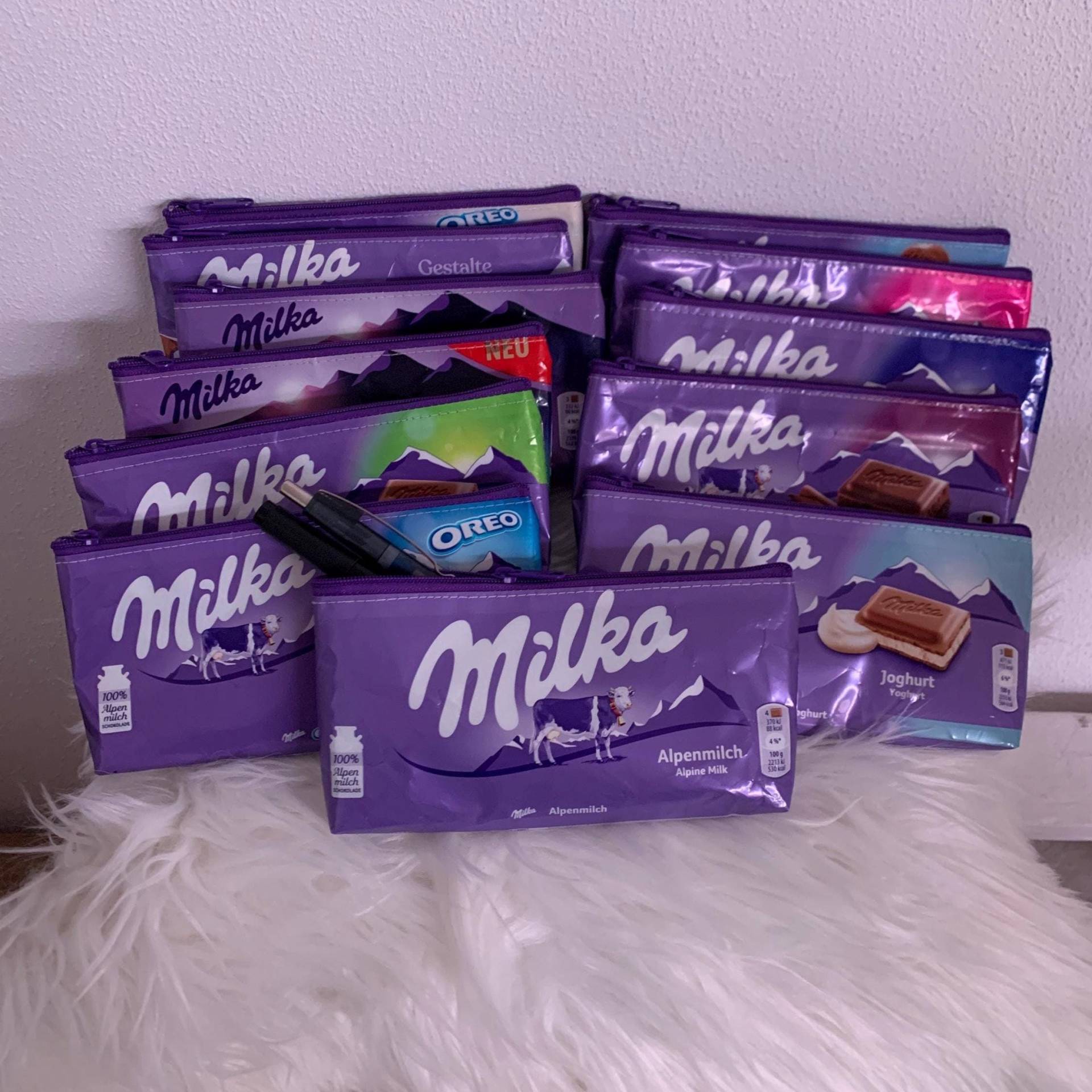 Milka Täschchen | Verschiedene Sorten, Upcycling, Schokoladenpapier, Federmäppchen, Schminktäschchen Milka Täschchen | Verschiedene Sorten, Upcycling, Schokoladenpapier, Federmäppchen, Schminktäschchen von LaurasNaehkiste