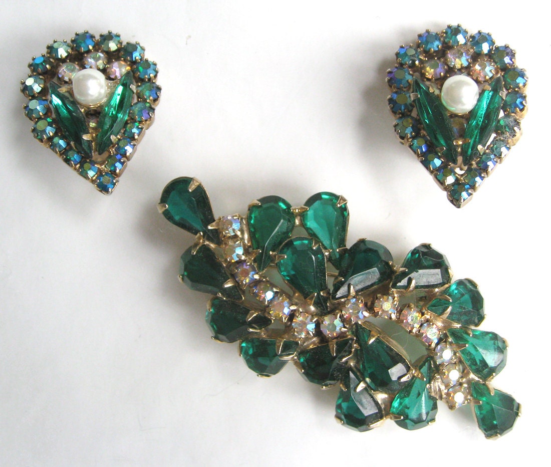 Kostenloser Versand Nach Us. Vintage Swarovski Smaragd Und Aurora Borealis Strass Brosche & Clip Ohrringe Demi Parure - Atemberaubend Kostenloser Versand Nach Us. Vintage Swarovski Smaragd Und Aurora Borealis Strass Brosche & Clip Ohrringe Demi Parure - Atemberaubend von LaurelByDesign