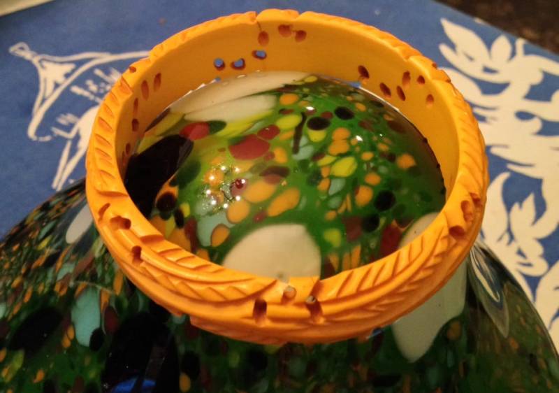 1940Er Jahre Bakelite Tief Geschnitztes Und Gebohrtes Butterscotch Armband von LaurelCanyon1969