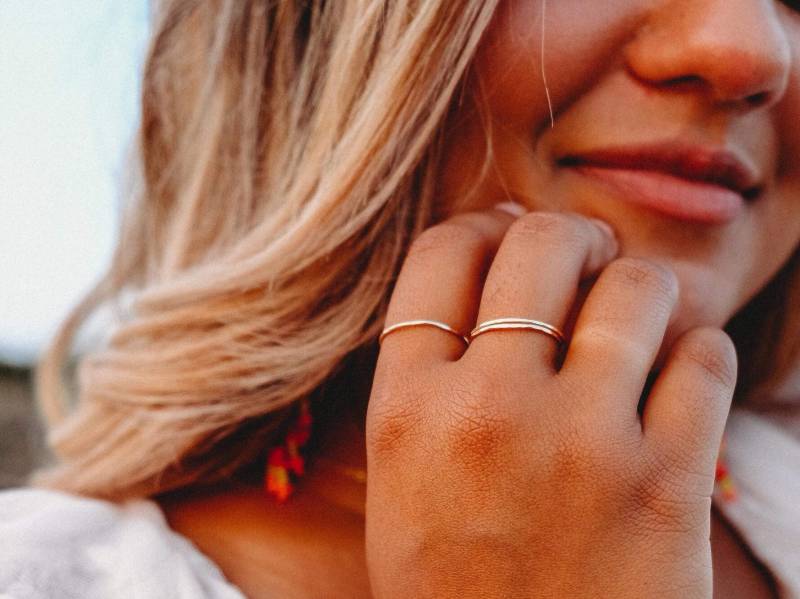 Gold Stapelringe | 14K Filled Stapelring Ultra Dünner Goldring Zierlicher Ring Midi Geschenk Für Sie Gold Stapelringe | 14K Filled Stapelring Ultra Dünner Goldring Zierlicher Ring Midi Geschenk Für Sie von LaurelElaineJewelry